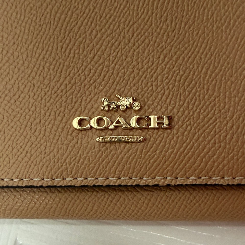 EUC Coach Tan Pebbled Leather Wristlet Wallet with Gold Hardware - Picture 2 of 10